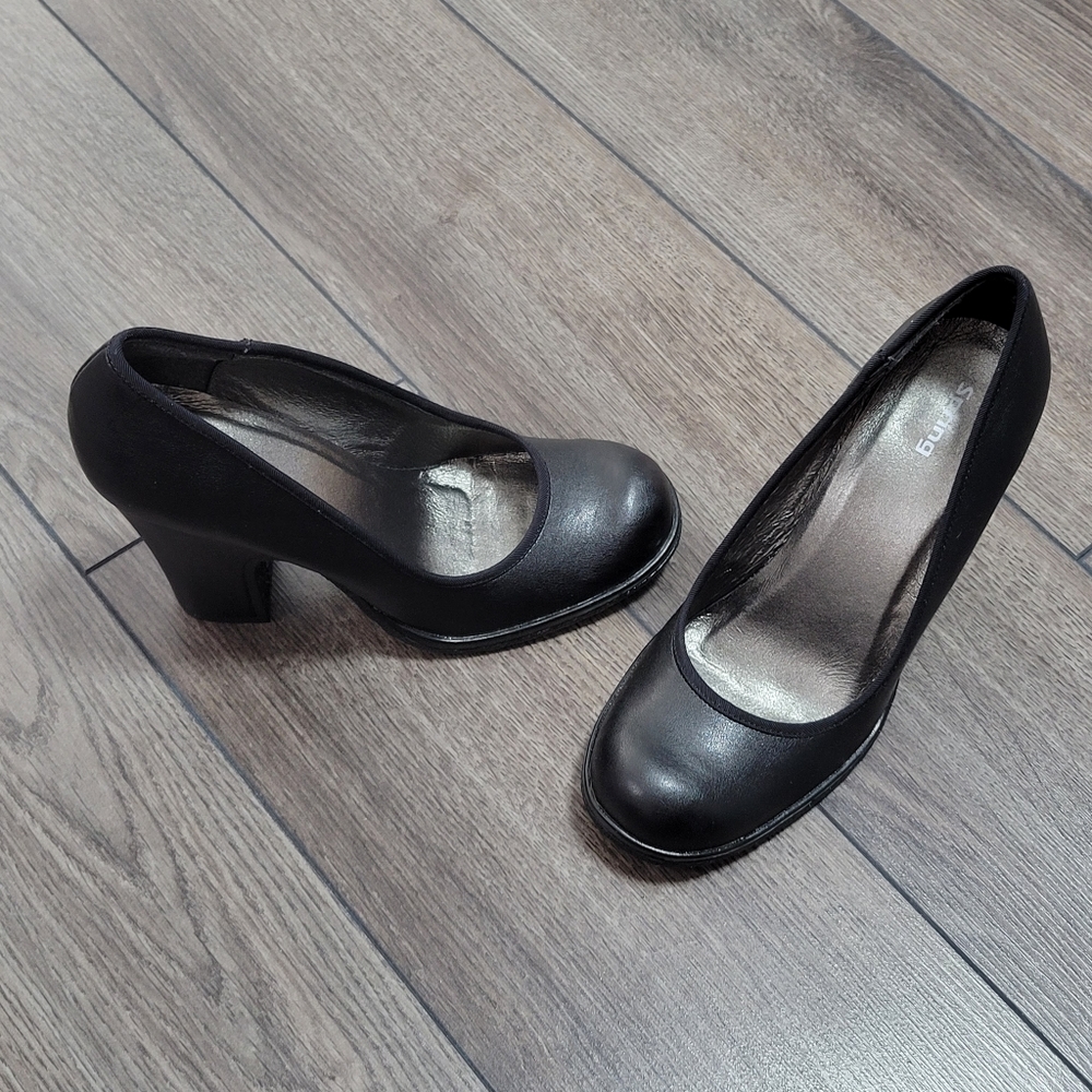 ✨️3 For $30✨️Spring "Call it Spring" Heels - Black (38) *heel flaw*